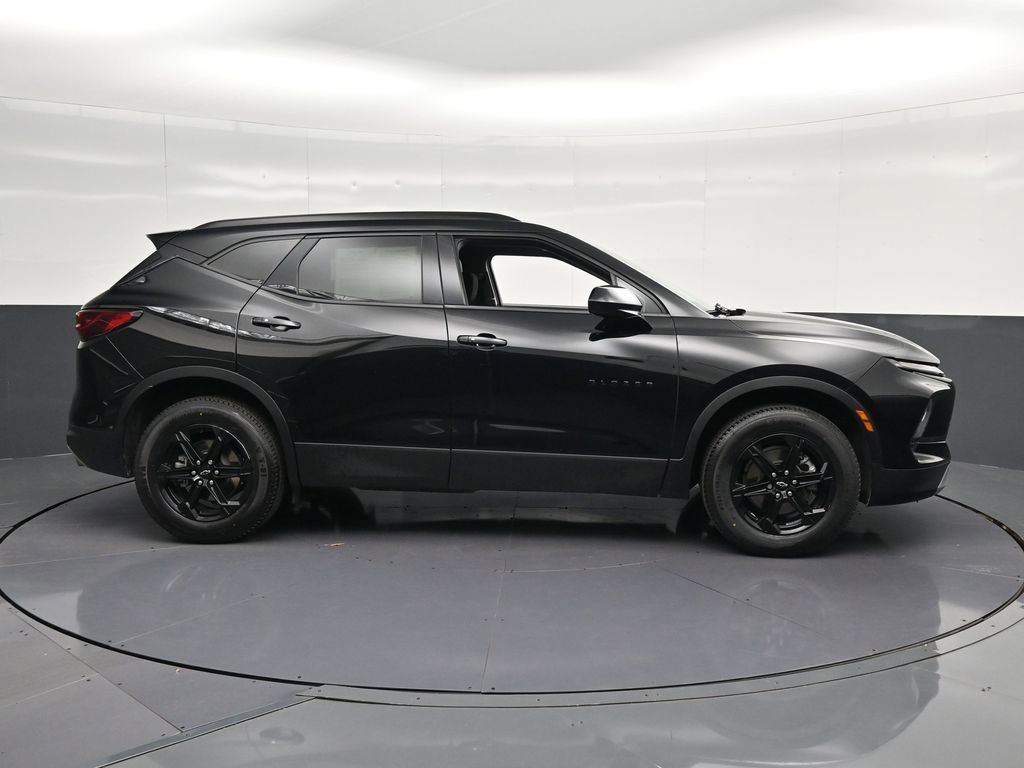 Used 2024 Chevrolet Blazer LT w/ Midnight/Sport Edition FWD image 4