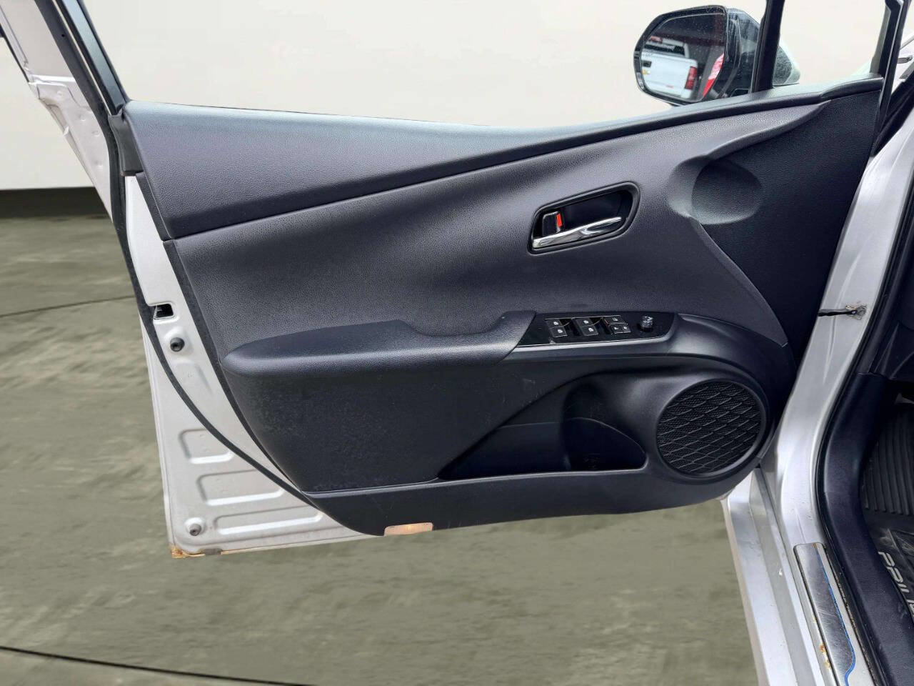 Used 2016 Toyota Prius Four w/ Advanced Technology Package image 11