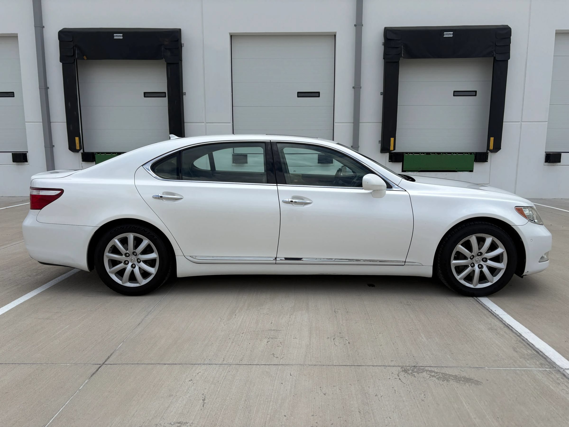 Used 2007 Lexus LS 460 L RWD image 3