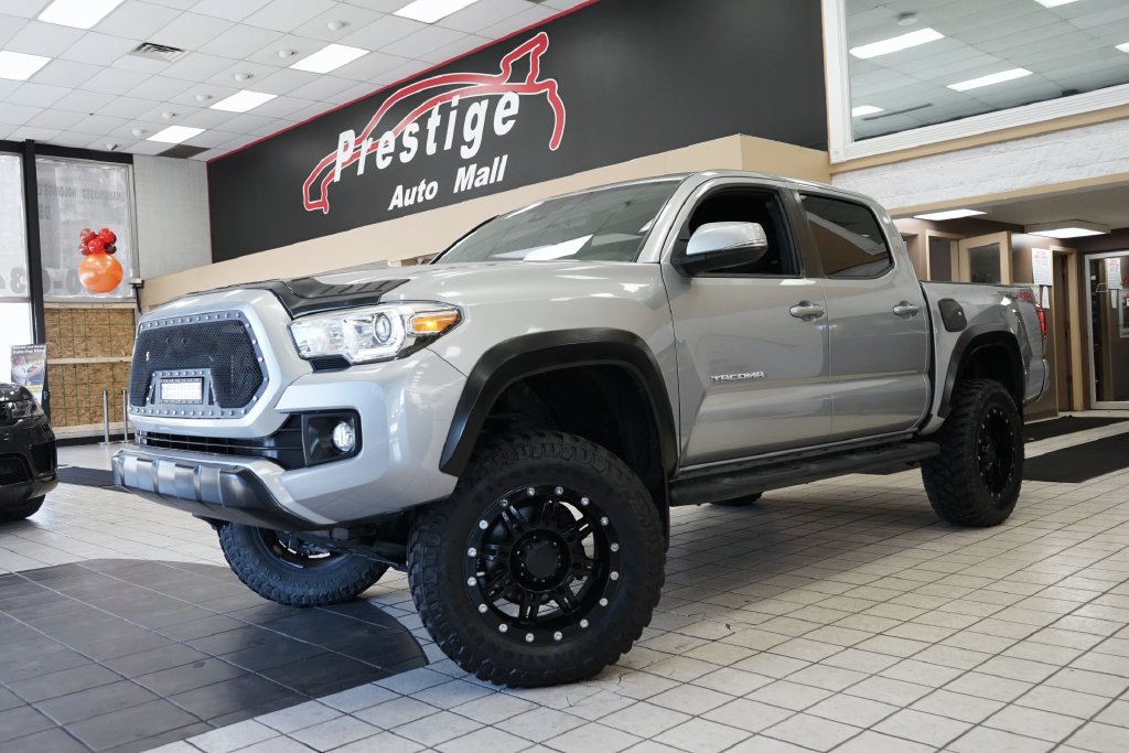 Used 2018 Toyota Tacoma TRD Off-Road w/ Technology Package AWD/4WD image 20