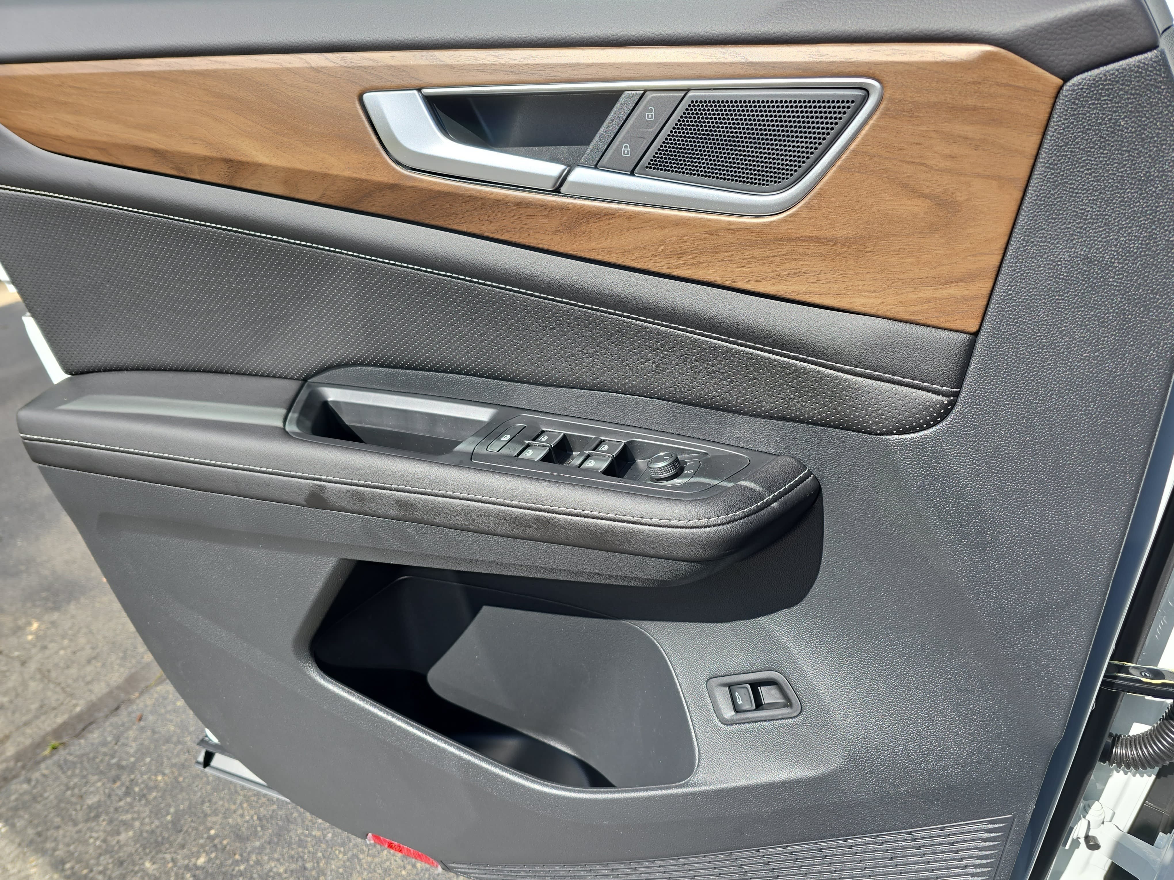 New 2026 Volkswagen Atlas SE FWD image 25