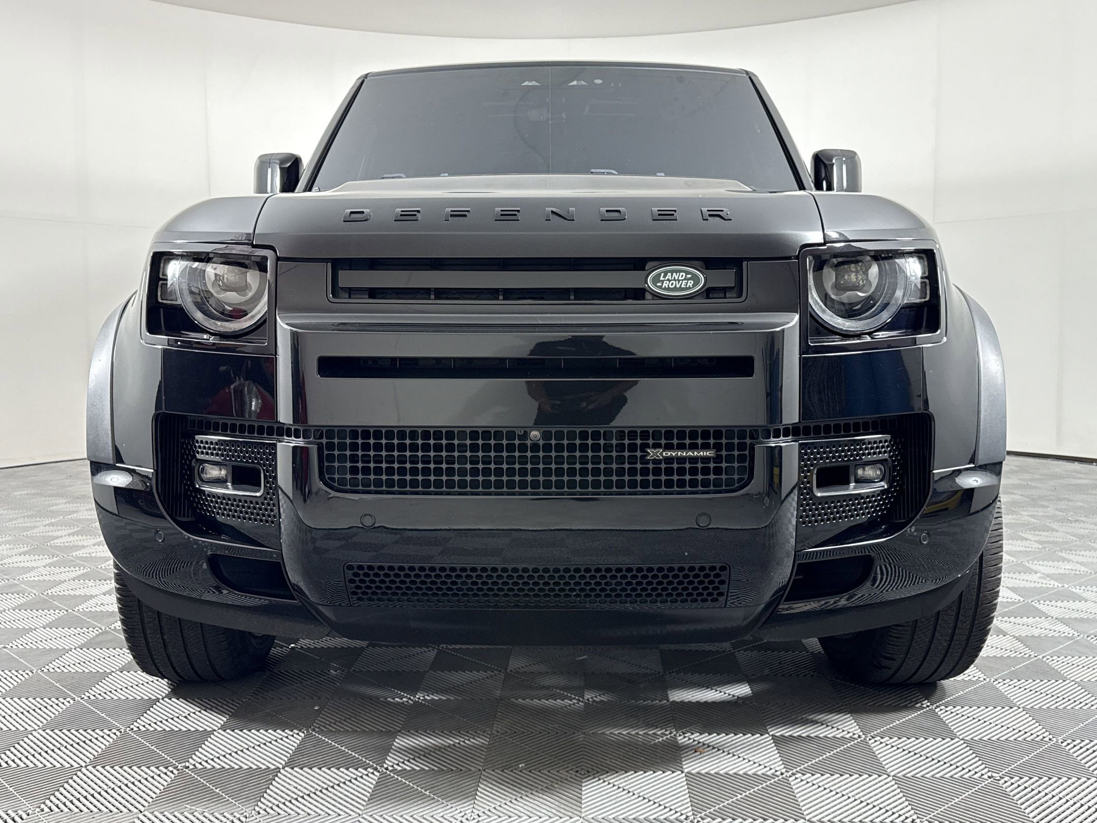 Used 2023 Land Rover Defender 130 X-Dynamic SE image 6