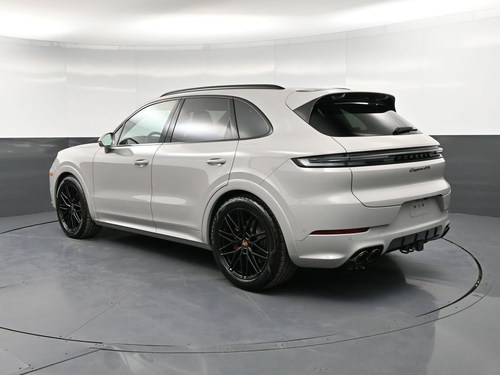 New 2026 Porsche Cayenne GTS image 3