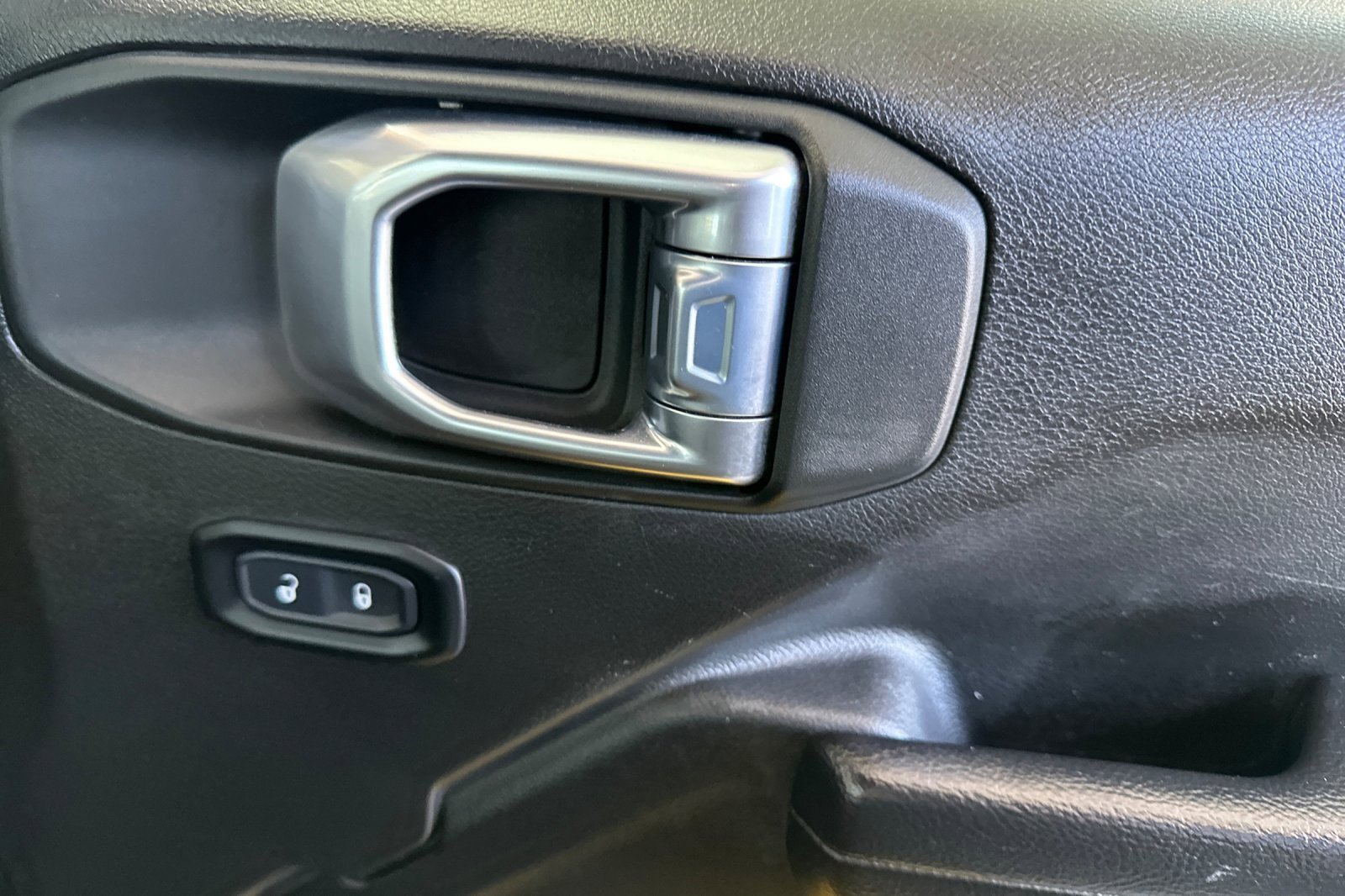 Used 2024 Jeep Wrangler Rubicon w/ Convenience Group image 21