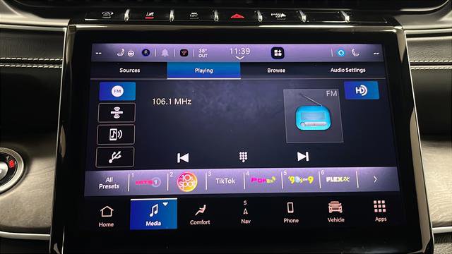 Used 2024 Jeep Grand Cherokee Limited w/ Luxury Tech Group II image 28