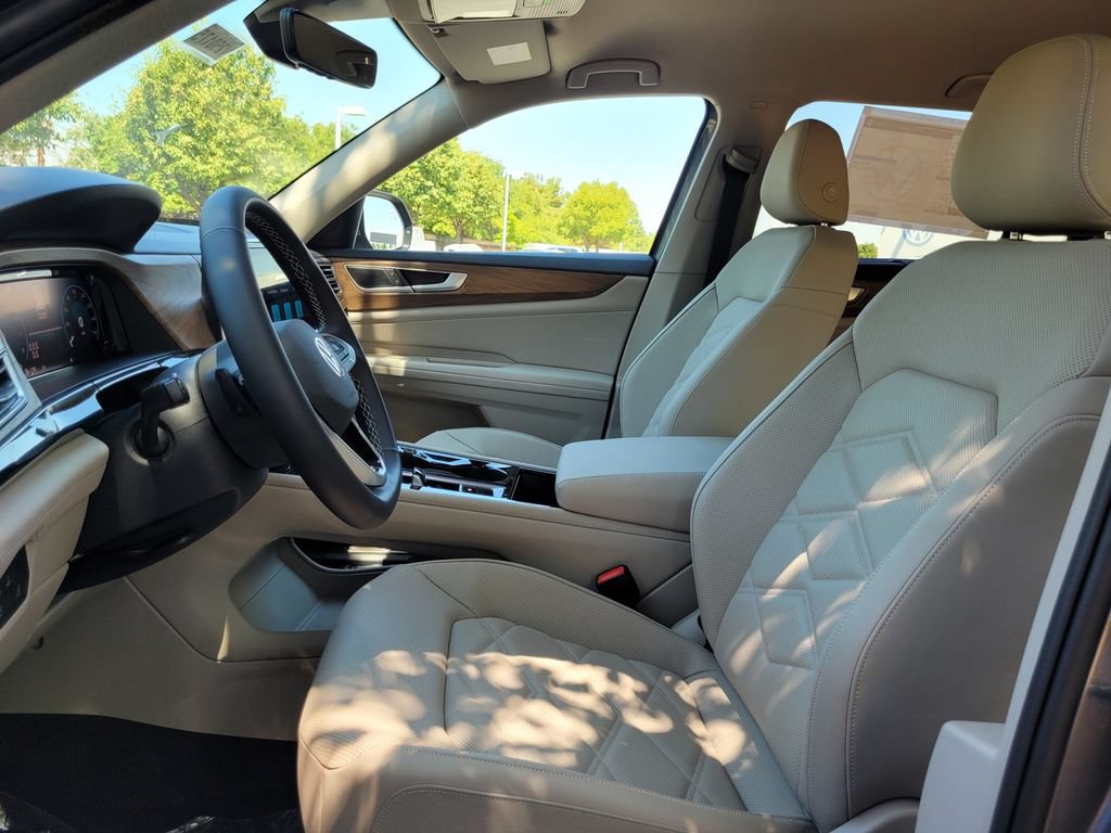 New 2025 Volkswagen Atlas SE FWD image 11
