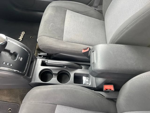 Used 2017 Jeep Patriot Latitude AWD/4WD image 17