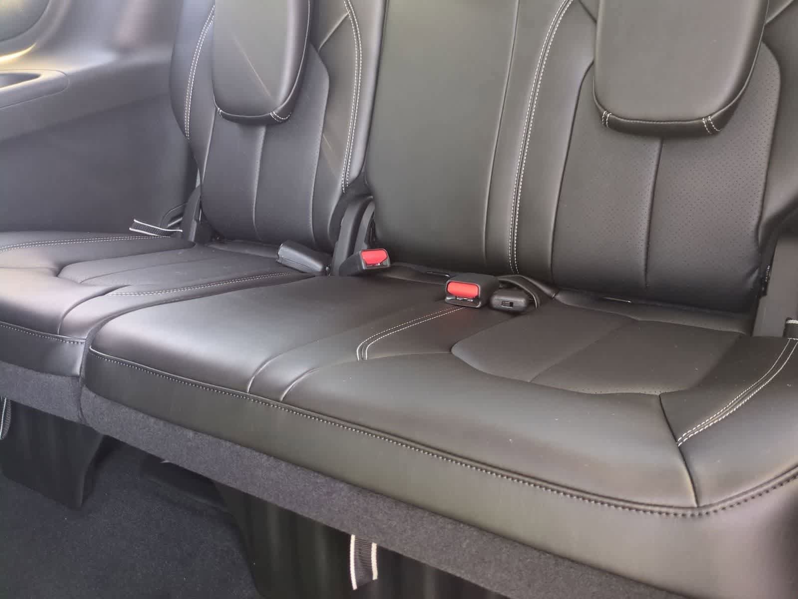 New 2027 Chrysler Pacifica Select FWD image 36