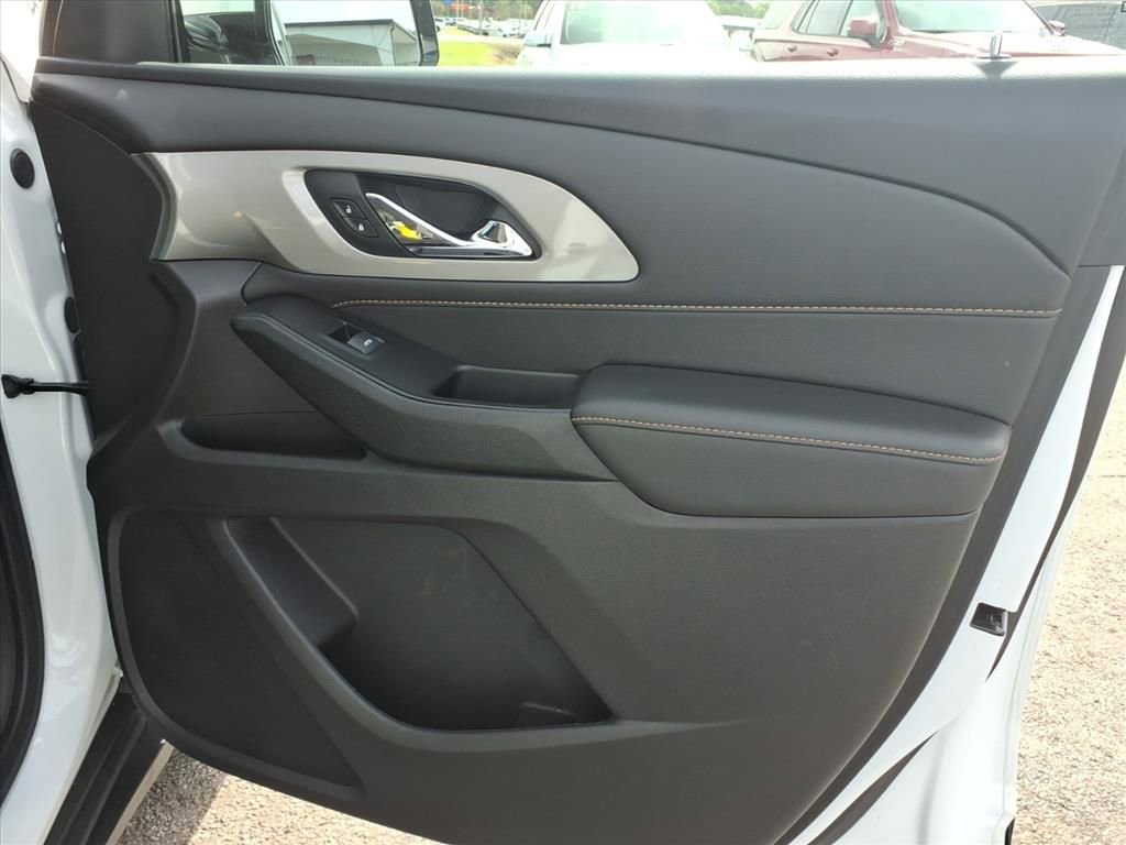 Used 2020 Chevrolet Traverse LT image 11