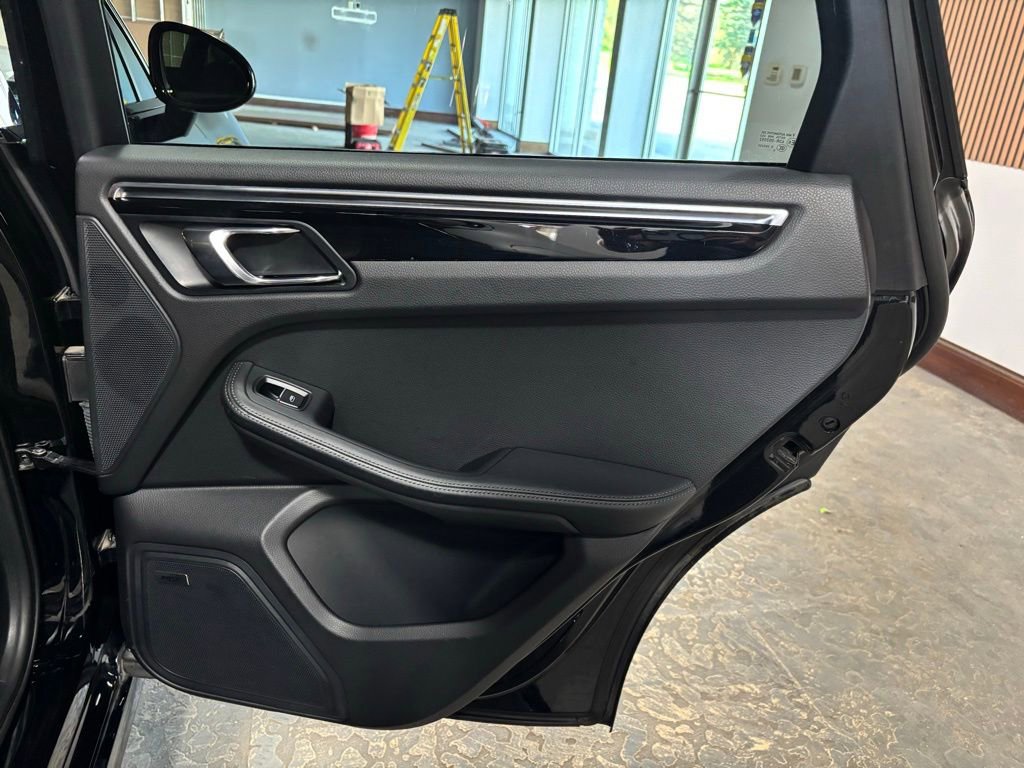 Used 2016 Porsche Macan Turbo AWD/4WD image 20