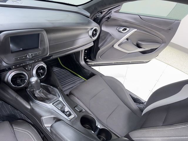 Used 2016 Chevrolet Camaro LT RWD image 21