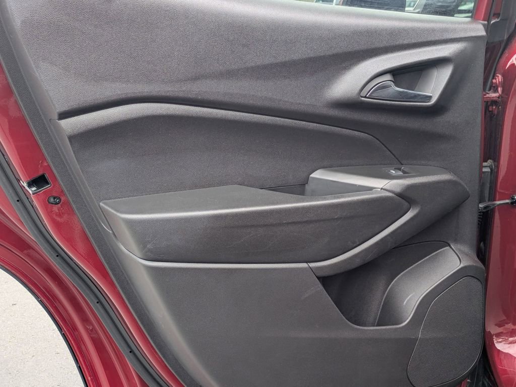 Used 2025 Chevrolet Trax LT w/ LT Convenience Package image 26