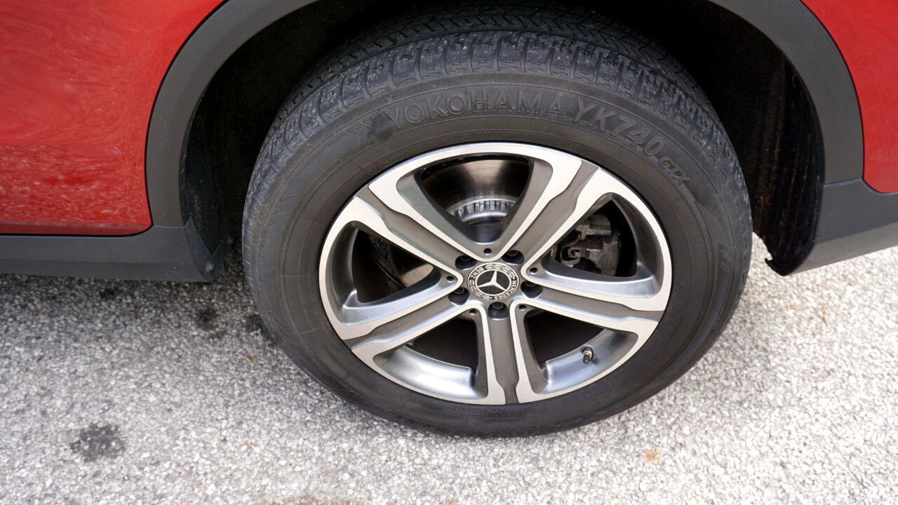 Used 2017 Mercedes-Benz GLC 300 4MATIC image 10