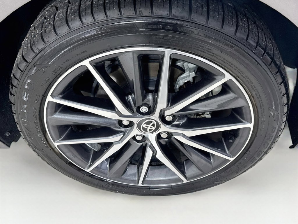 Used 2021 Toyota Camry XLE FWD image 38