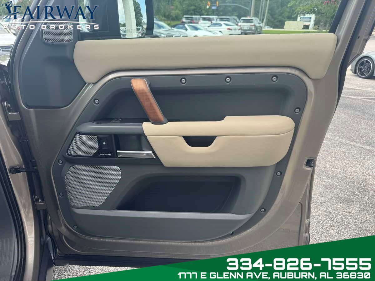 Used 2023 Land Rover Defender 130 X image 32