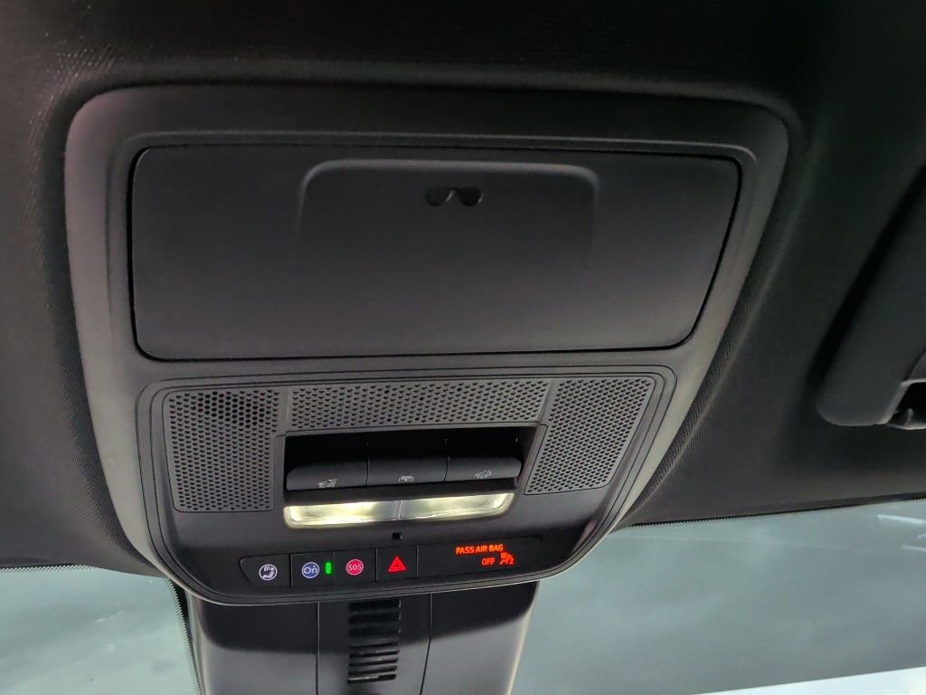 Used 2025 Chevrolet Traverse Z71 AWD/4WD image 21