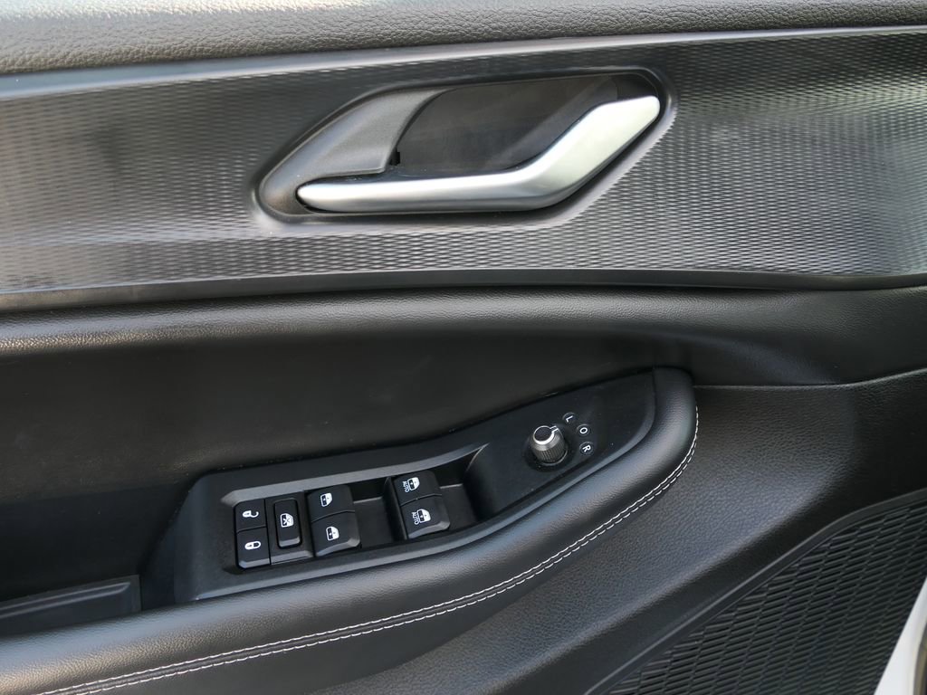 Used 2023 Jeep Grand Cherokee Altitude image 11