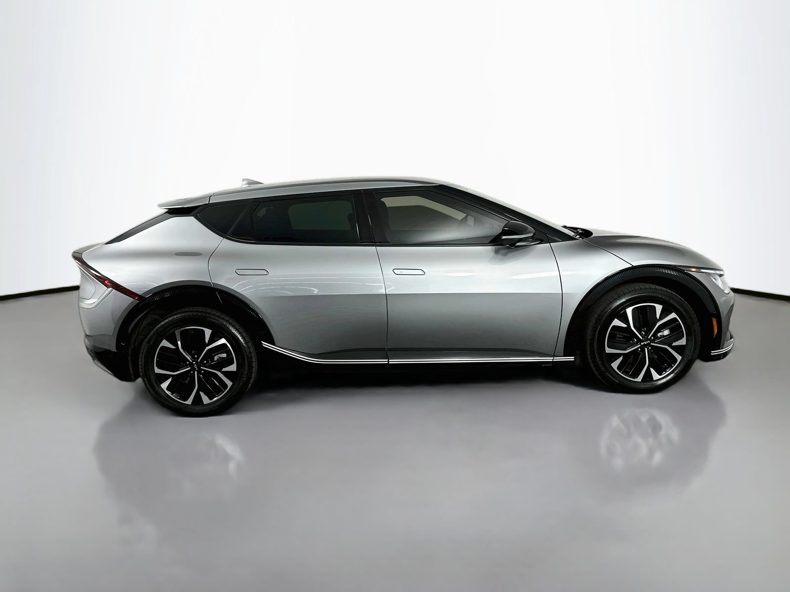 Used 2022 Kia EV6 Wind w/ Wind Technology Package AWD/4WD image 8