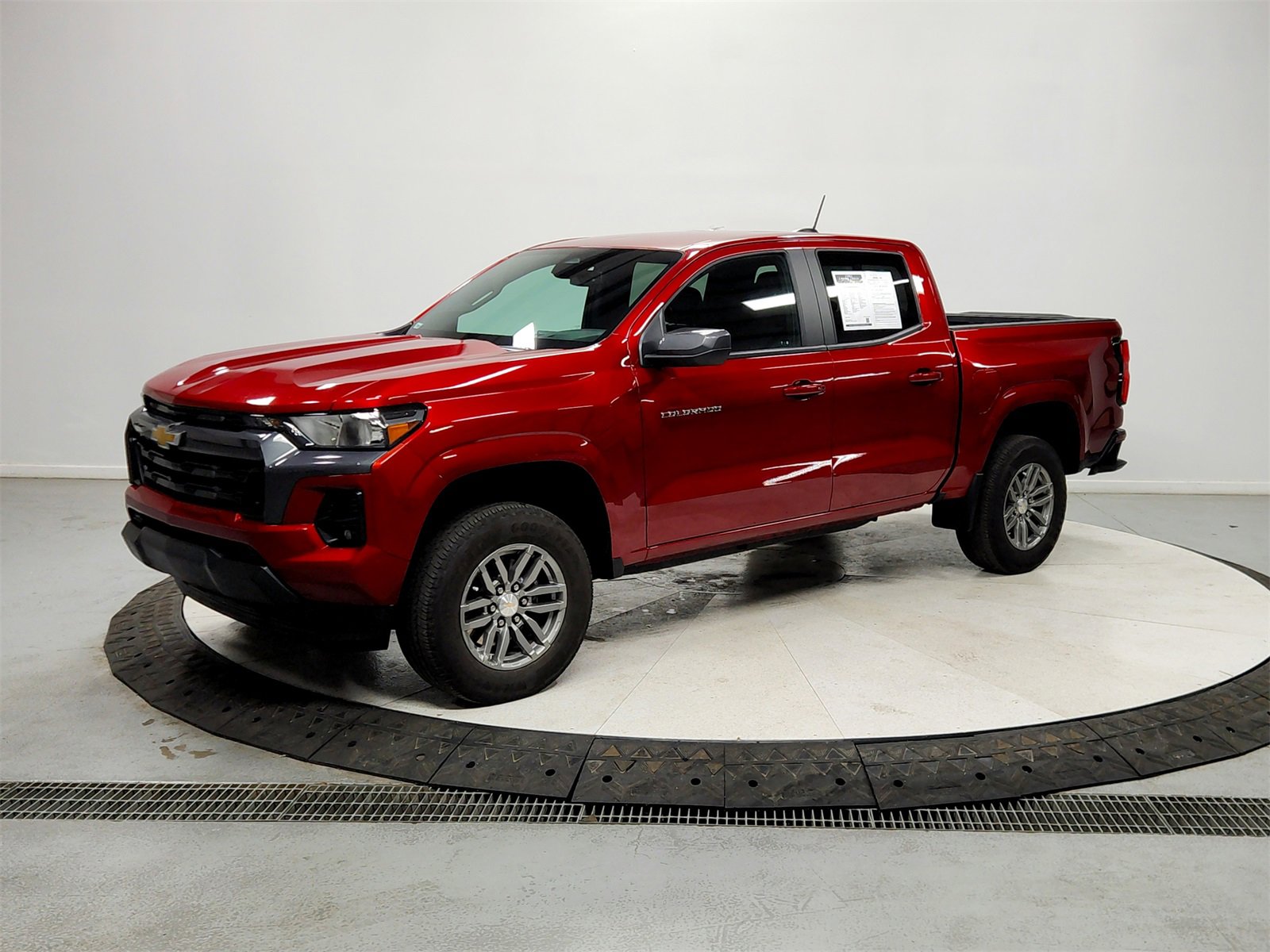 Used 2024 Chevrolet Colorado LT w/ LT Convenience Package II image 3