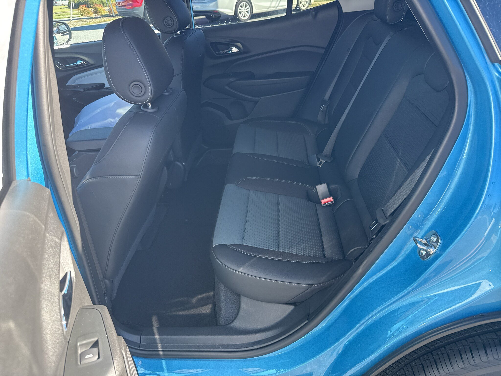 New 2026 Chevrolet Trax LT w/ Sunroof Package FWD image 17