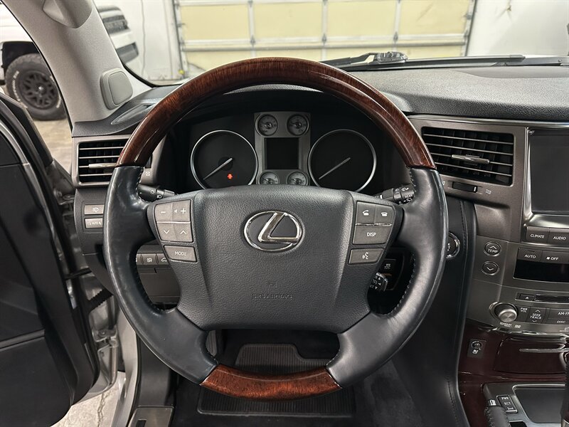 Used 2011 Lexus LX 570 4WD w/ Luxury Pkg image 19