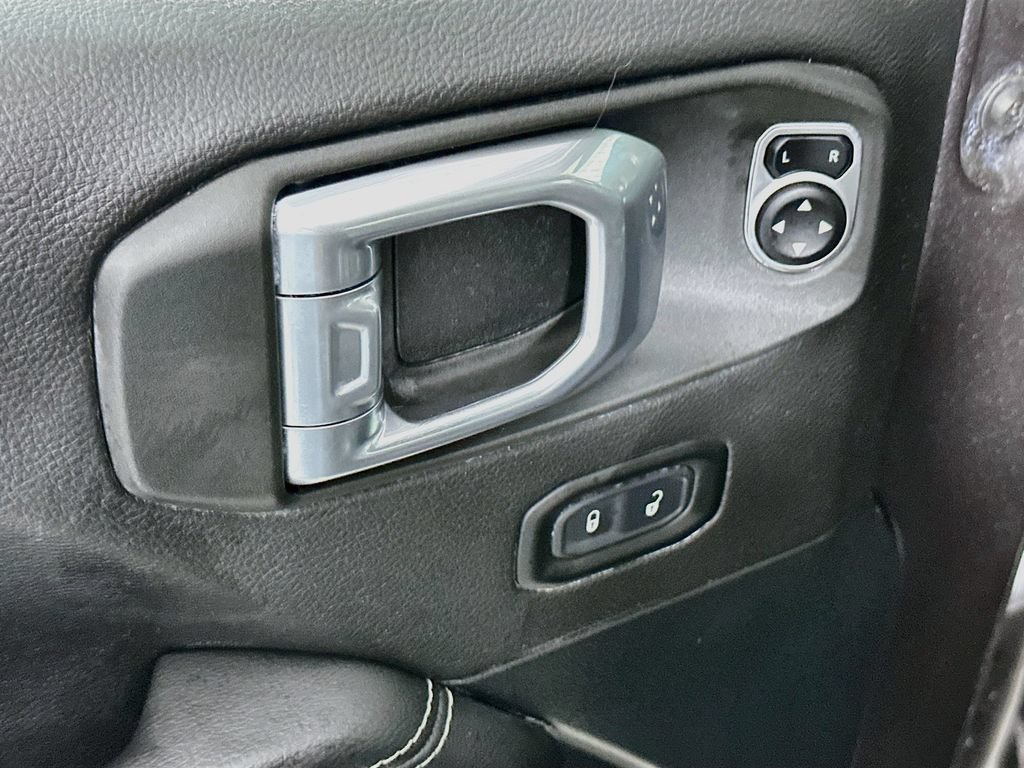 Used 2020 Jeep Wrangler Unlimited Sahara w/ Safety Group AWD/4WD image 21