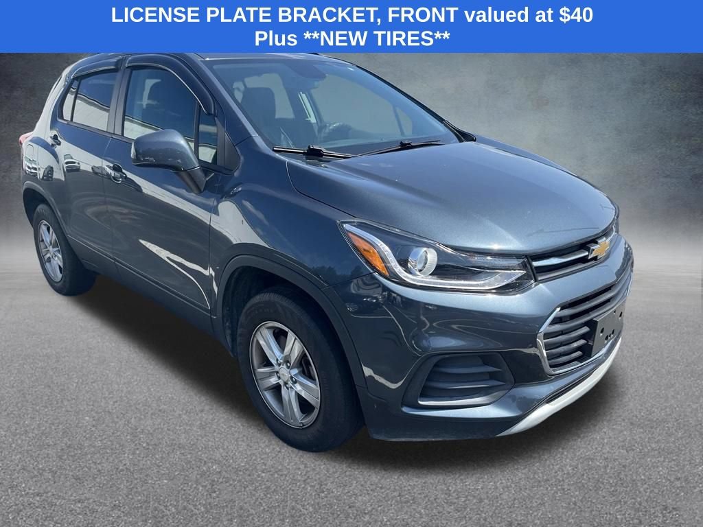 Used 2022 Chevrolet Trax LT w/ LT Convenience Package AWD/4WD image 3