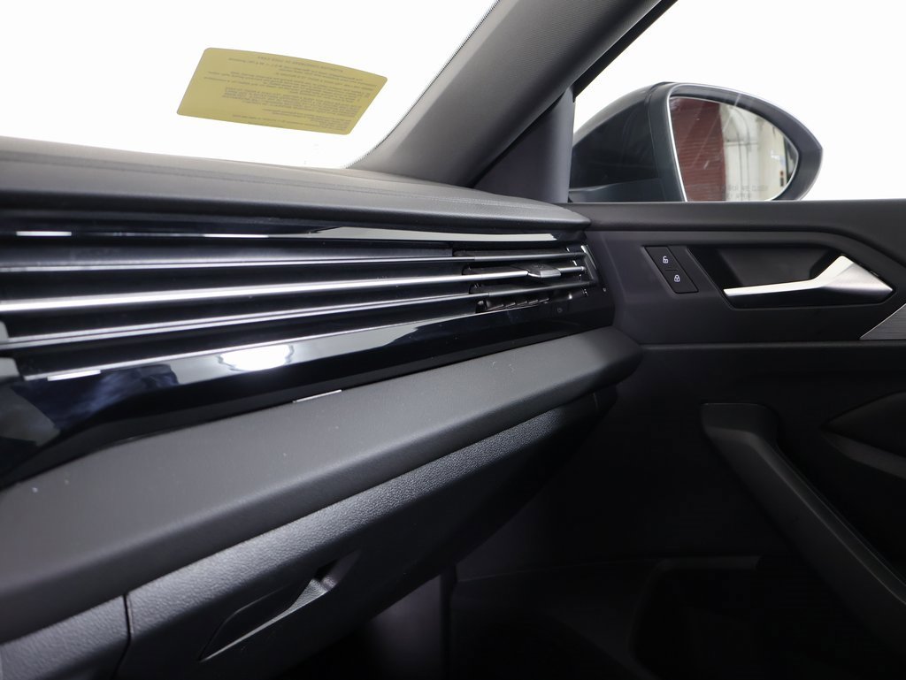 Used 2025 Volkswagen Jetta Sport image 9