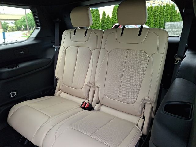 Used 2023 Jeep Grand Cherokee L Limited w/ Luxury Tech Group II AWD/4WD image 11