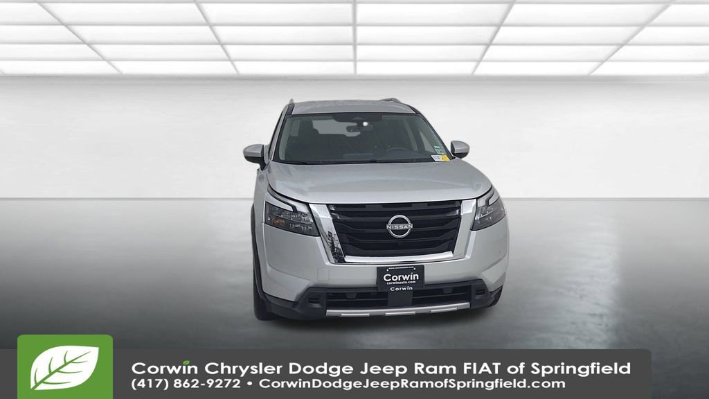 Used 2025 Nissan Pathfinder SL image 4