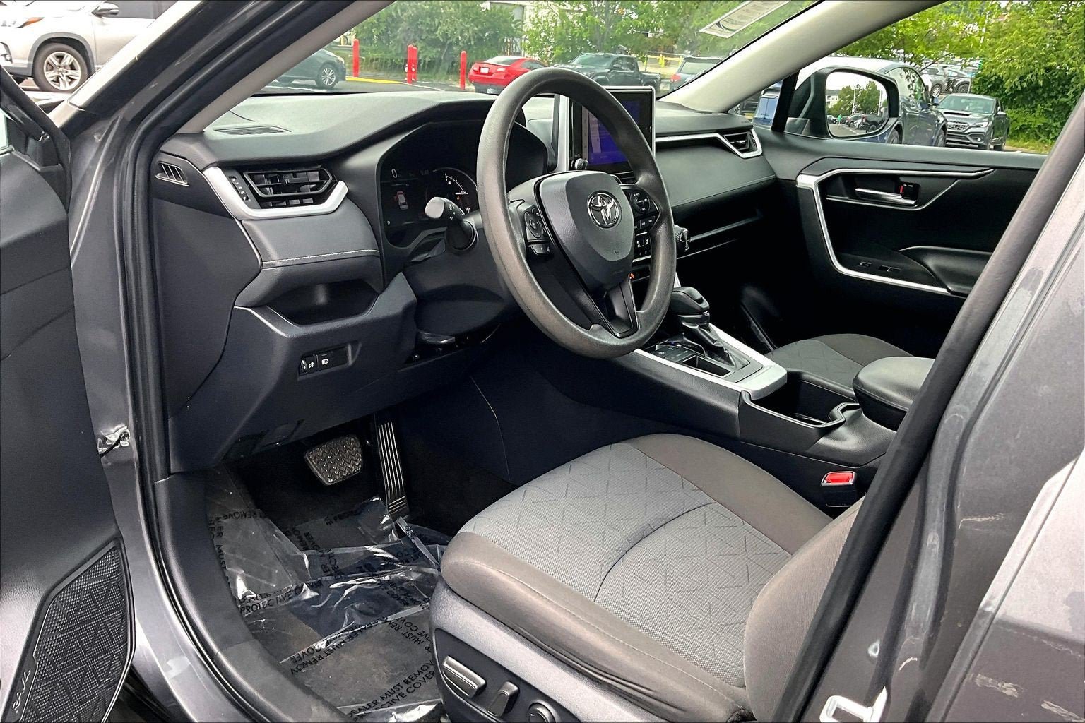Used 2024 Toyota RAV4 XLE FWD image 13