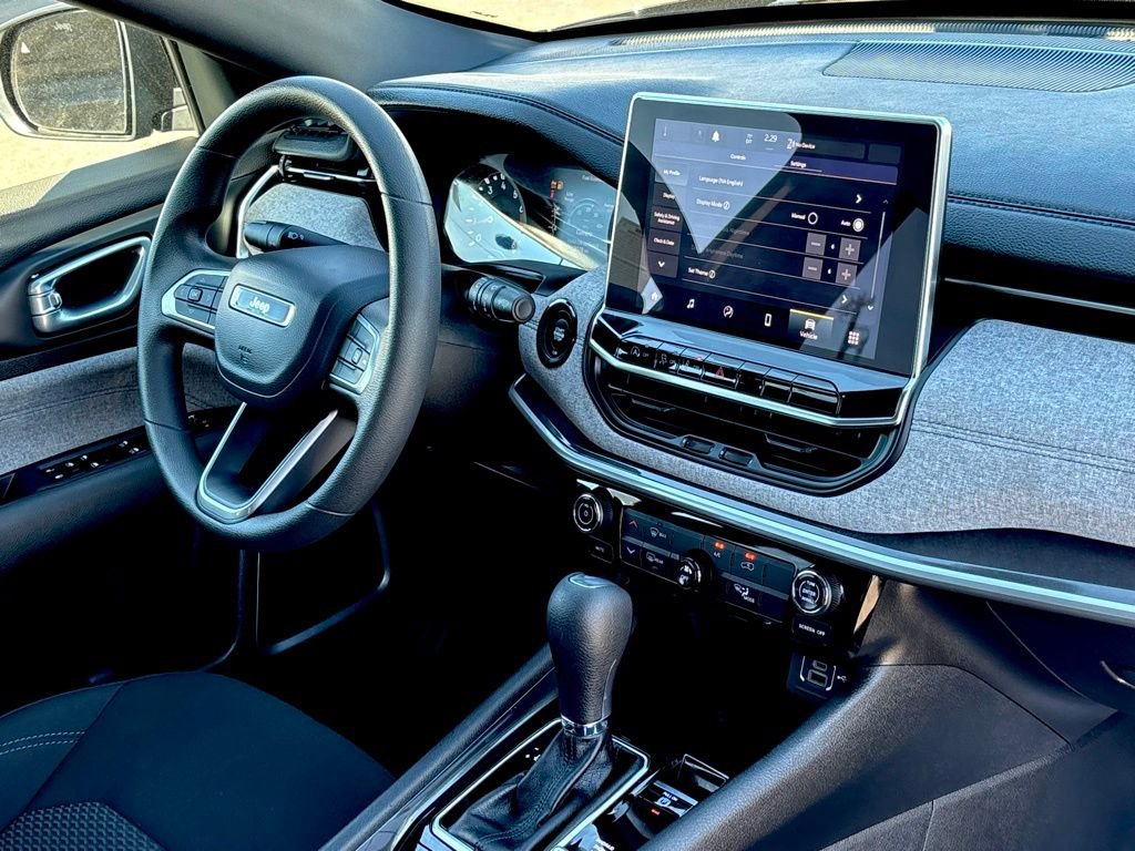 Used 2023 Jeep Compass Sport image 24