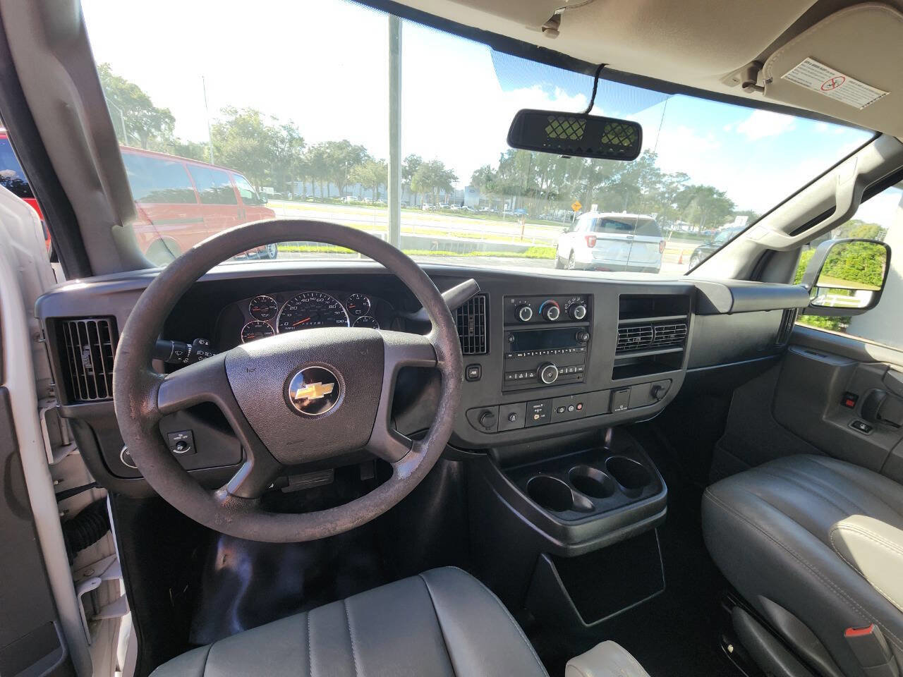 Used 2018 Chevrolet Express 2500 Extended image 18