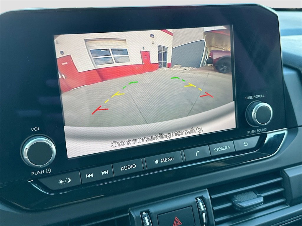 Used 2024 Nissan Pathfinder S image 13