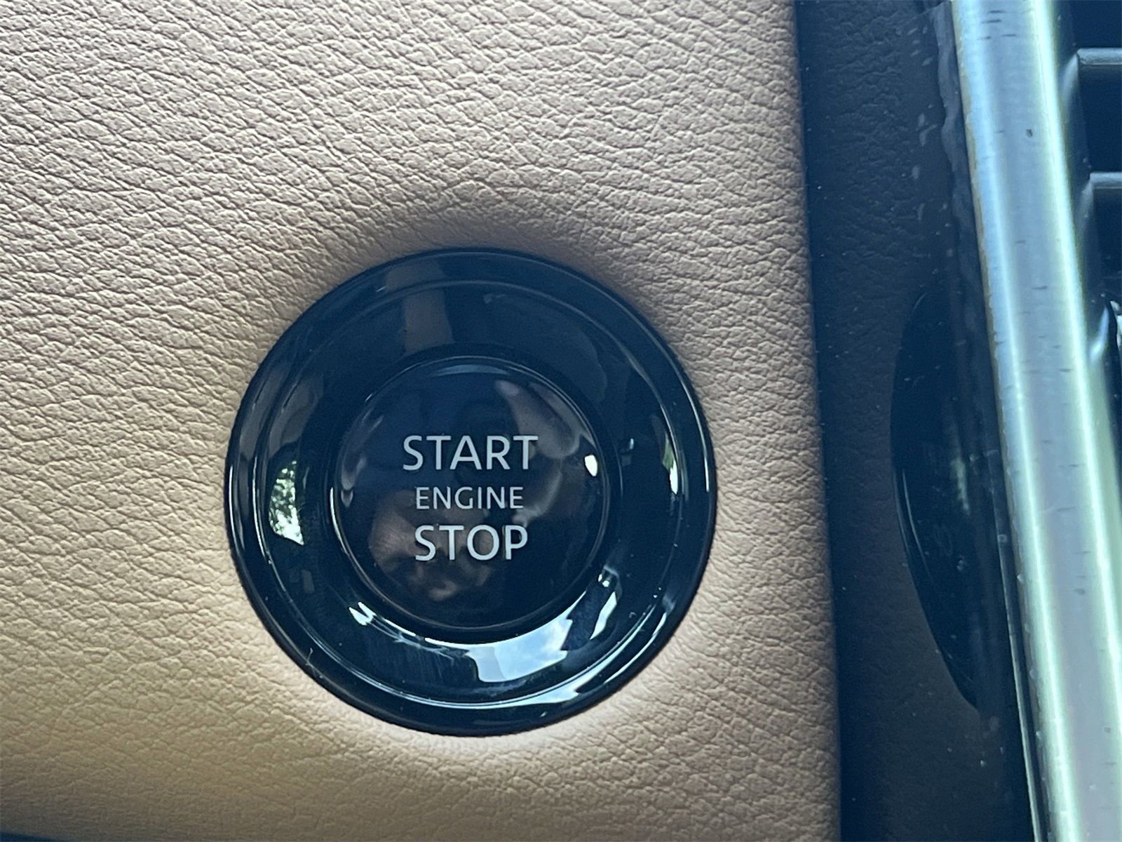 New 2025 Nissan Armada SL w/ Captain's Chari Seat Package image 5