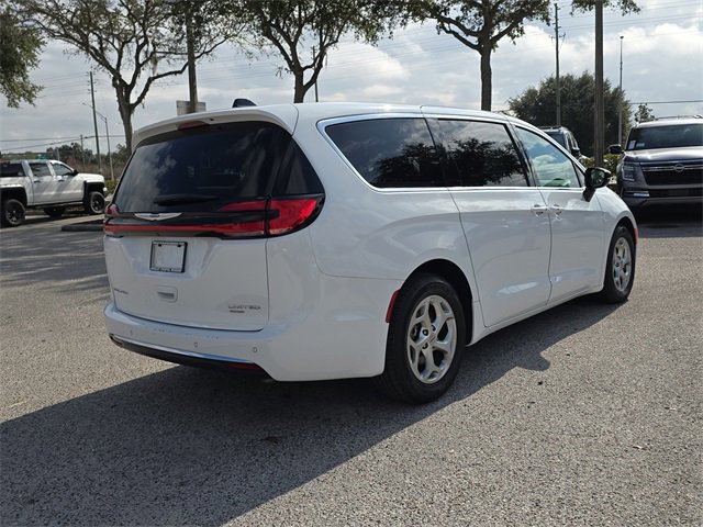 Used 2024 Chrysler Pacifica Limited image 8