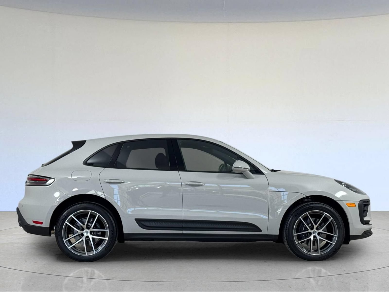 New 2026 Porsche Macan AWD/4WD image 9