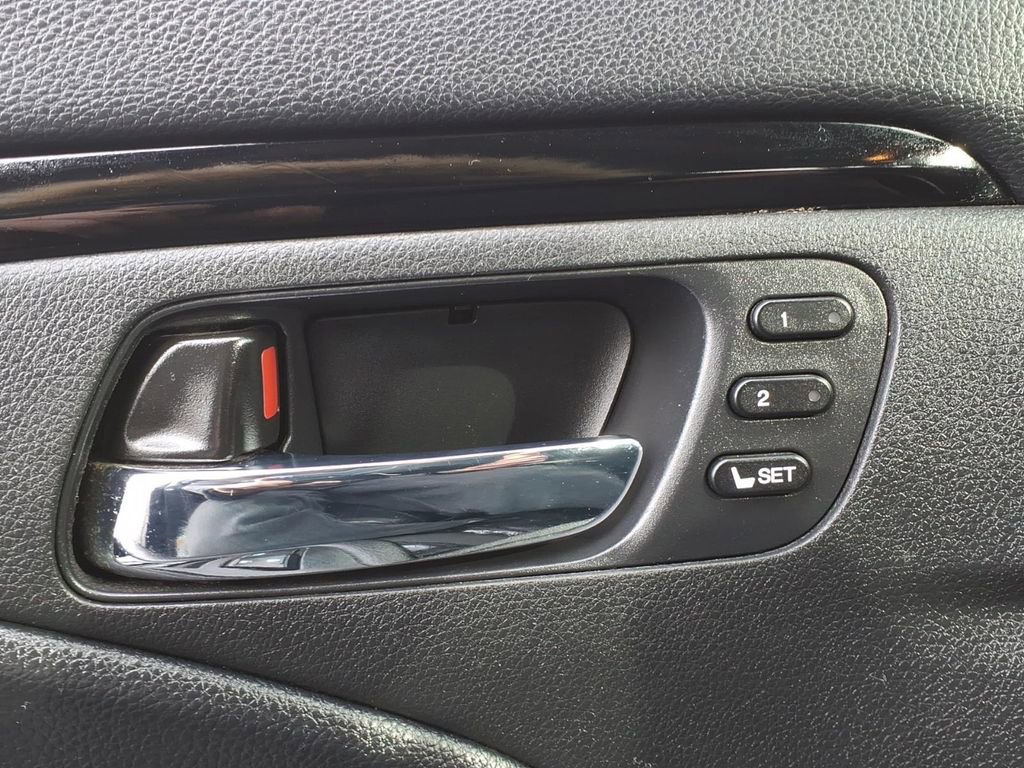 Used 2019 Honda Pilot Touring image 16