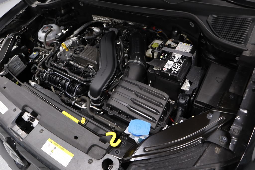 Used 2025 Volkswagen Taos SE FWD image 18