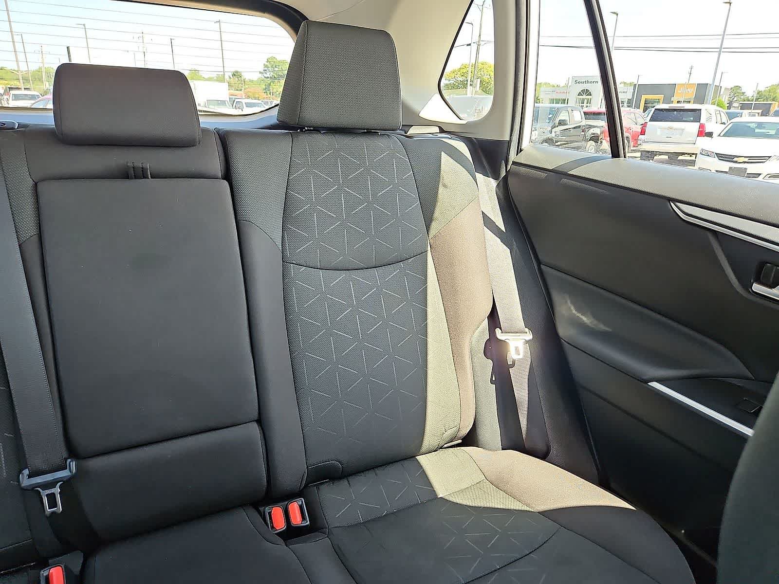 Used 2024 Toyota RAV4 XLE FWD image 15