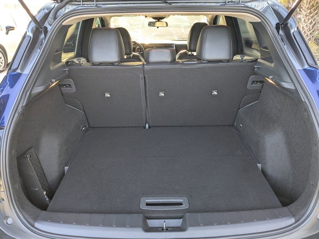 Used 2025 Nissan Kicks SR FWD image 13