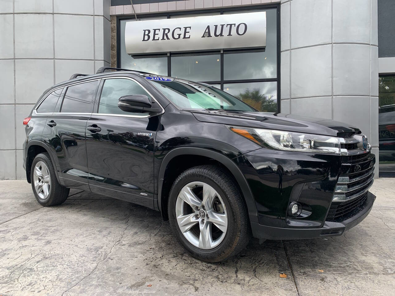 Used 2019 Toyota Highlander Limited image 1