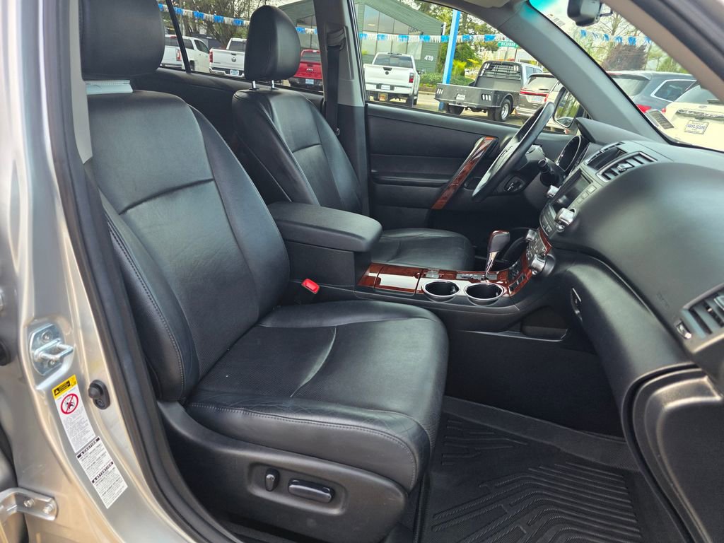 Used 2012 Toyota Highlander Limited w/ Tow Pkg image 29