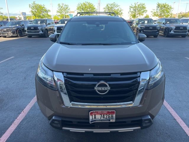 Used 2024 Nissan Pathfinder Platinum AWD/4WD image 3