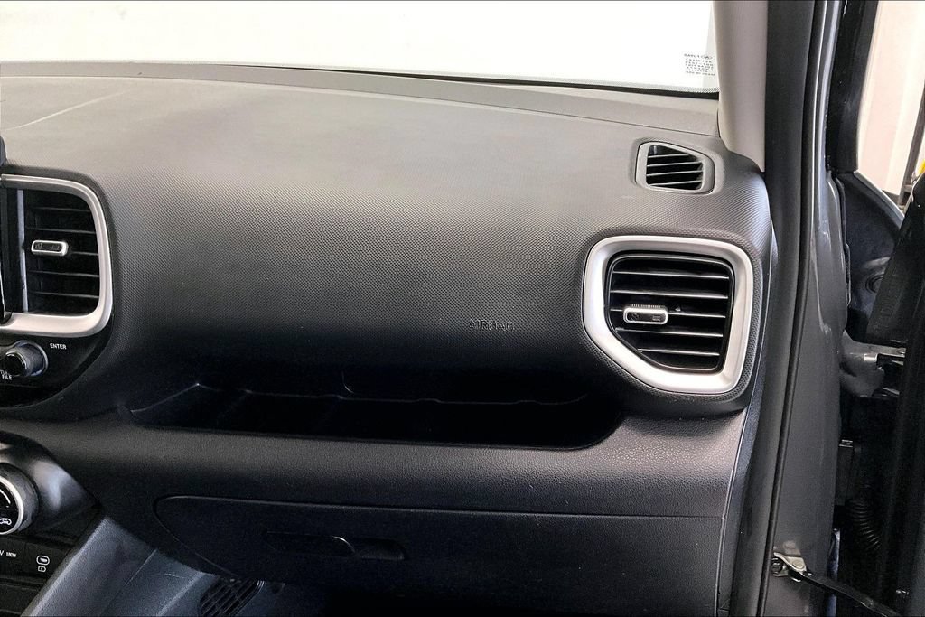 Used 2025 Hyundai Venue SEL FWD image 16