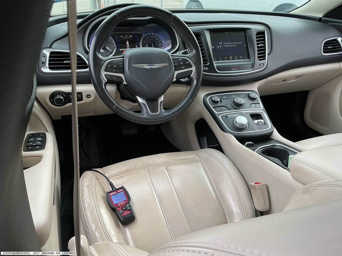 Used 2017 Chrysler 200 Limited Platinum FWD image 13