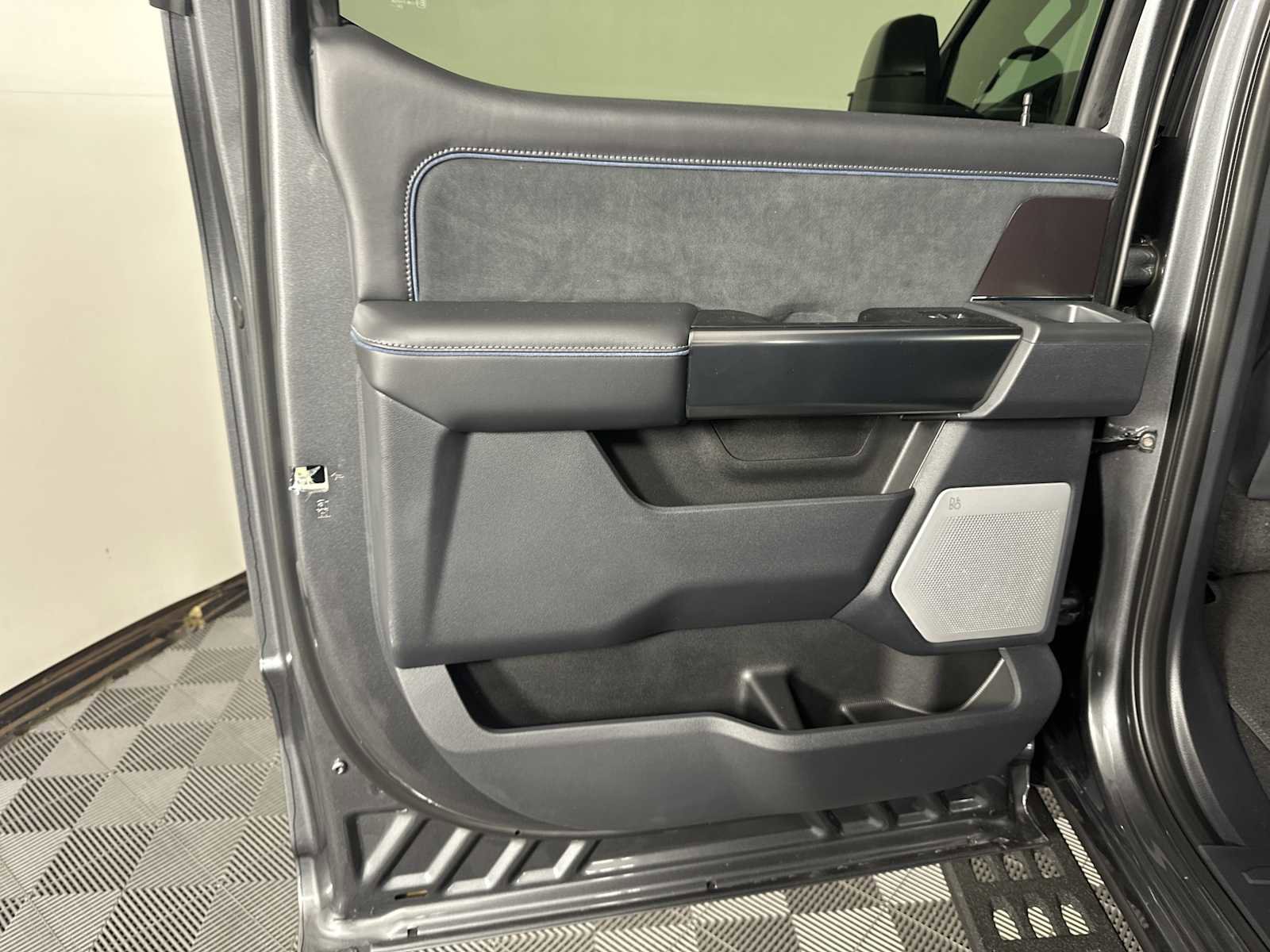 New 2026 Ford F250 Platinum w/ Tremor Off-Road Package image 19