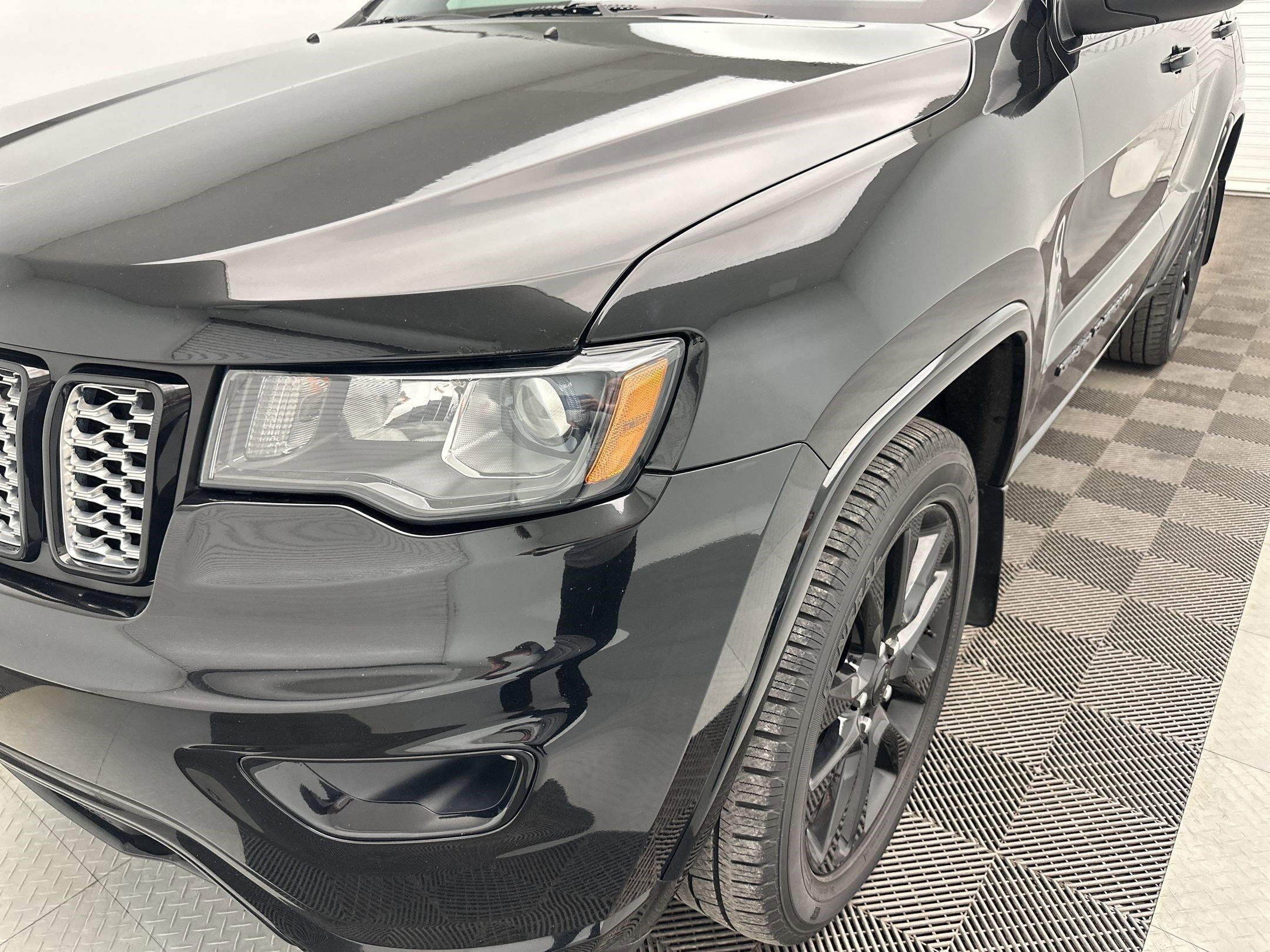 Used 2018 Jeep Grand Cherokee Altitude image 11