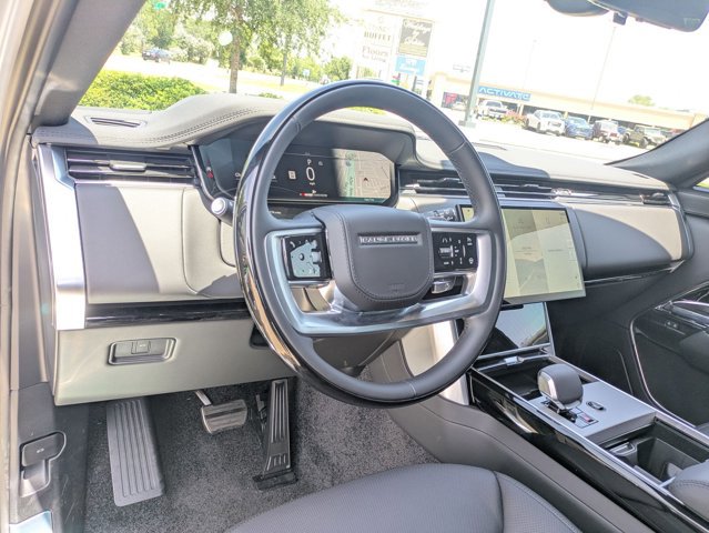 New 2025 Land Rover Range Rover SE image 3