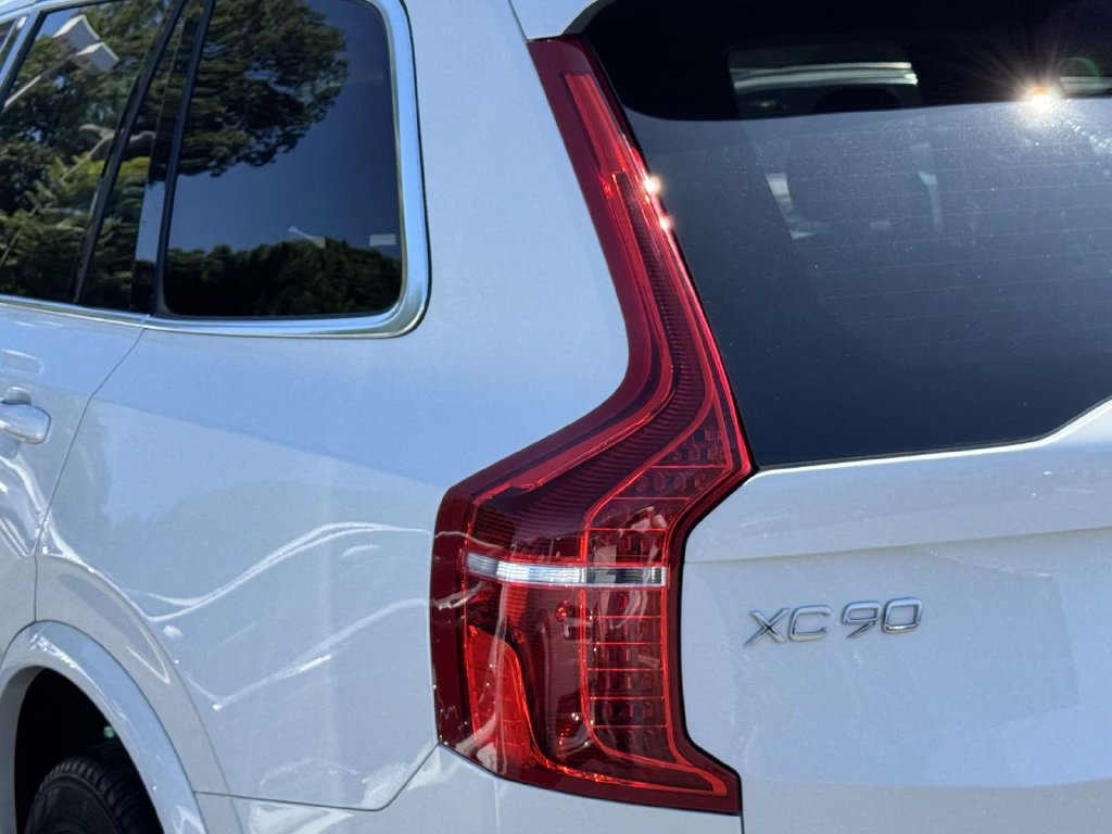 Certified 2024 Volvo XC90 B6 Plus AWD/4WD image 8